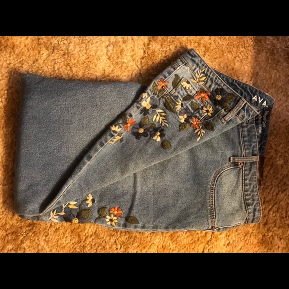 Ava & Viv Boyfriend Crop Jeans with embroidery - Picture 6 of 8